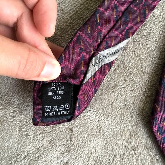 VALENTINO 100% Silk Tie Purple Made in Italy - Picture 2 of 4